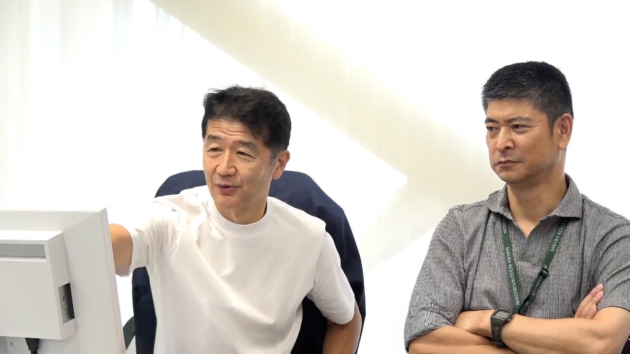 社長(左)、AX推進部長(右)とともに「AI社長」を作成
